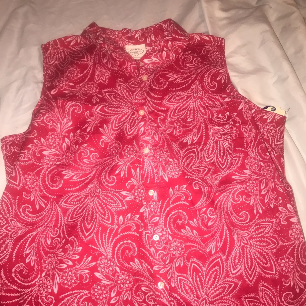RED AND WHITE NO SLEEVE SHIRT